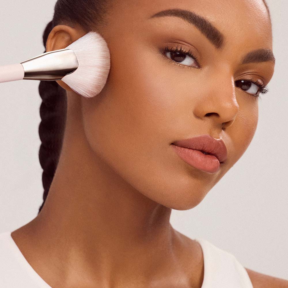 ANGLED POWDER BRUSH (BROCHA MULTIUSOS)